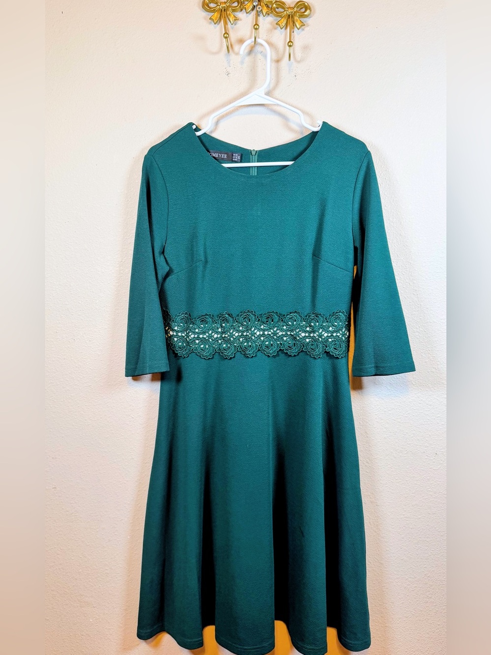 Honeyee Emerald Green Midi Dress with Lace Waist. Size XL